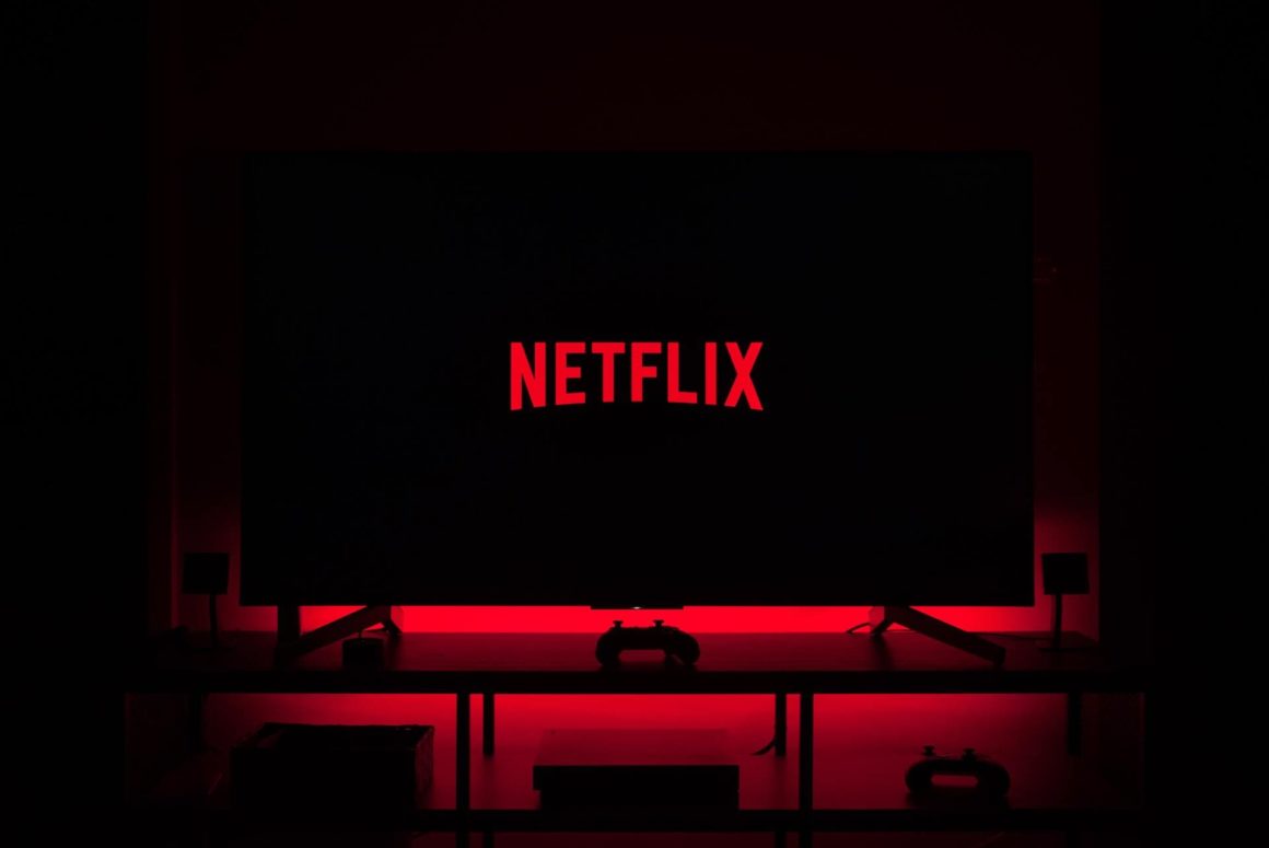 Netflix patří mezi největší online streamovací platformy s největším množstvím obsahu. Zároveň jeho produkce, mezi které spadá film Sociální Dilema, patří taktéž mezi největší.