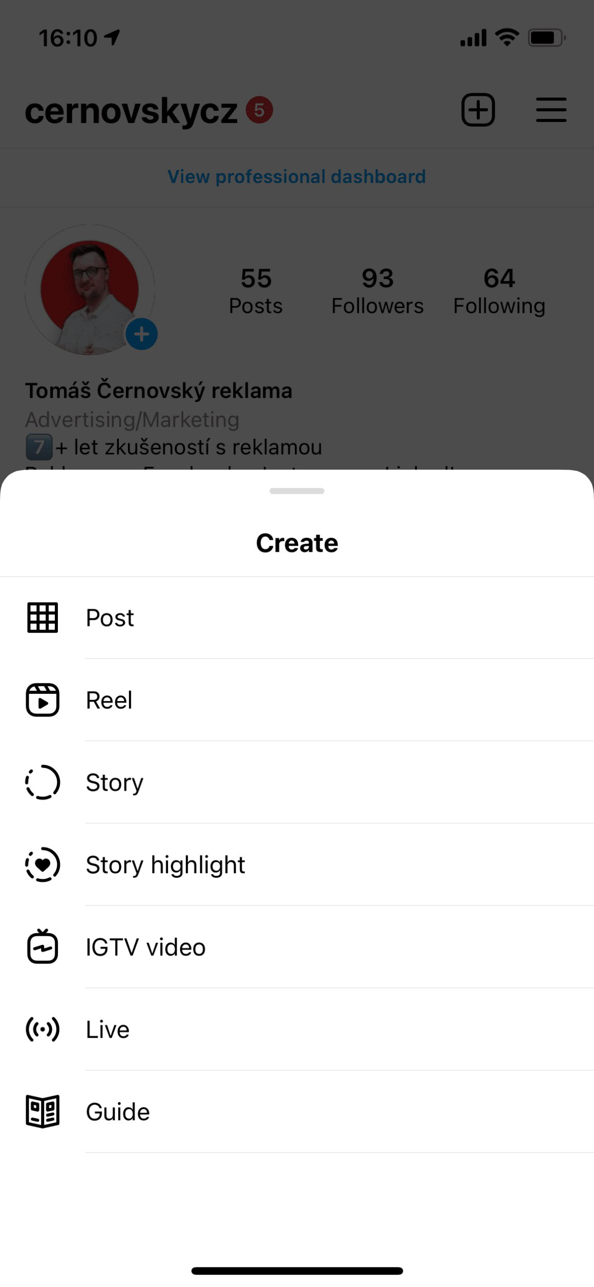 Instagram Guides se dají přidat skrze více cest, mně se osvědčila cesta skrze záložku mého profilu a tam tlačítko plus. Poté vybrat úplně dole Guides / Průvodce podle toto, v jakém jazyku máte Instagram.