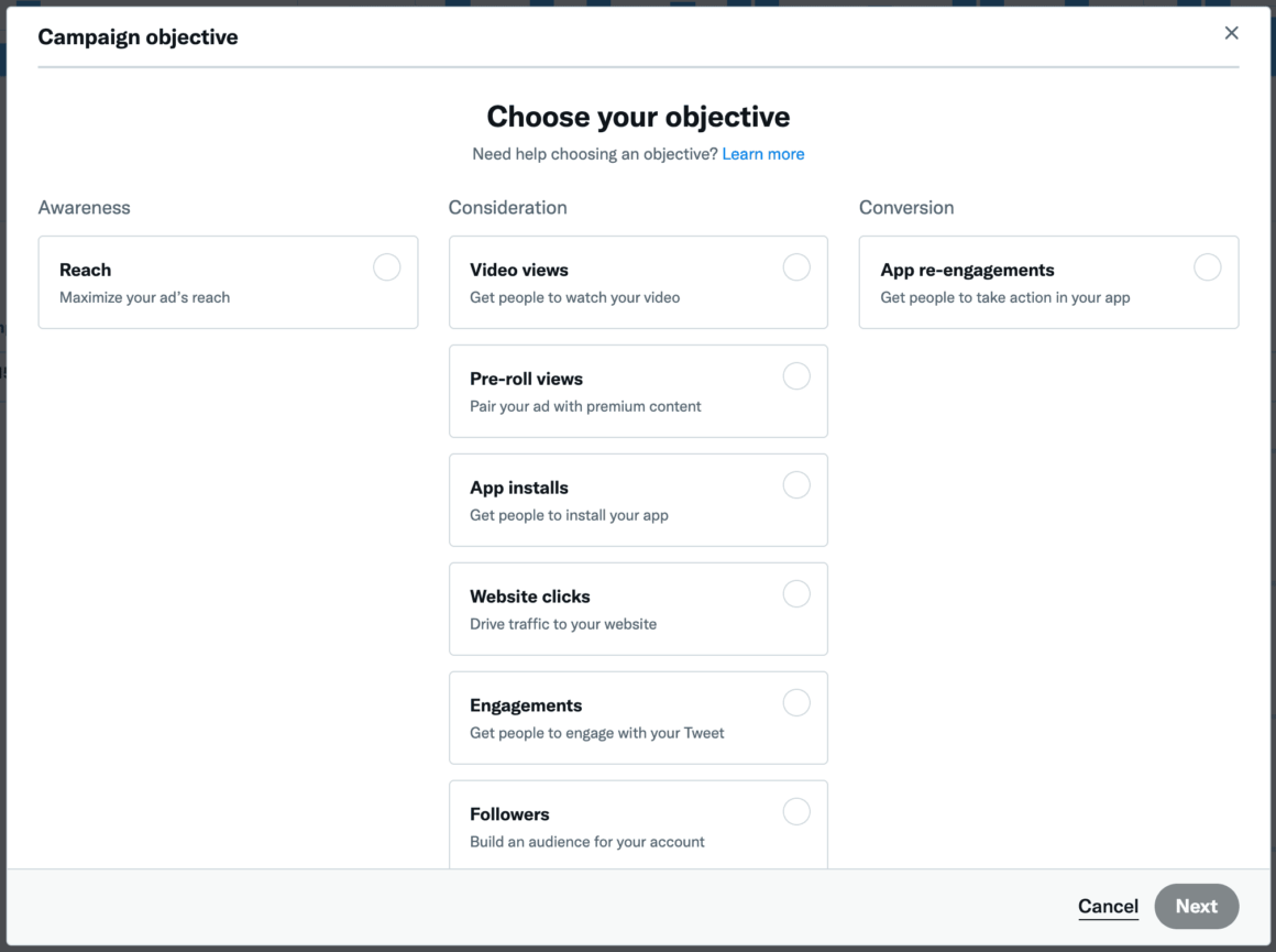 Twitter reklama nabízí cíle jako je maximalizace zásahu, video views, pre-rol views, app installs, prokliky na webovou stránku, interakce, sběr followers a app re-engagements.