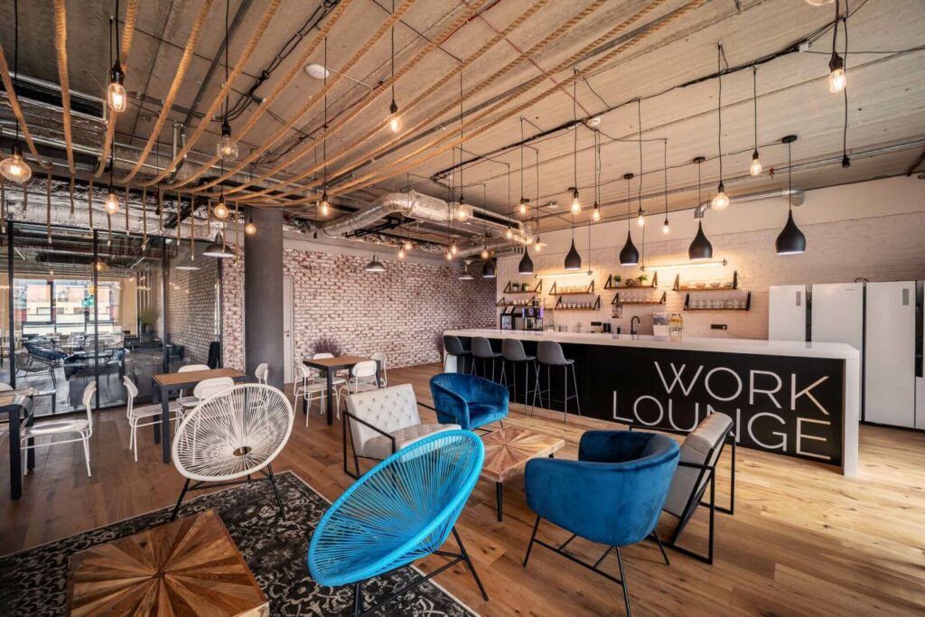 WorkLounge coworking Praha nabízí tři lukrativní lokality. Karlín, Václavské náměstí a také Smíchov. Všechny tři místa jsou perfektně vybavená a poskytují komfort jak pro jednotlivce, tak i menší týmy.