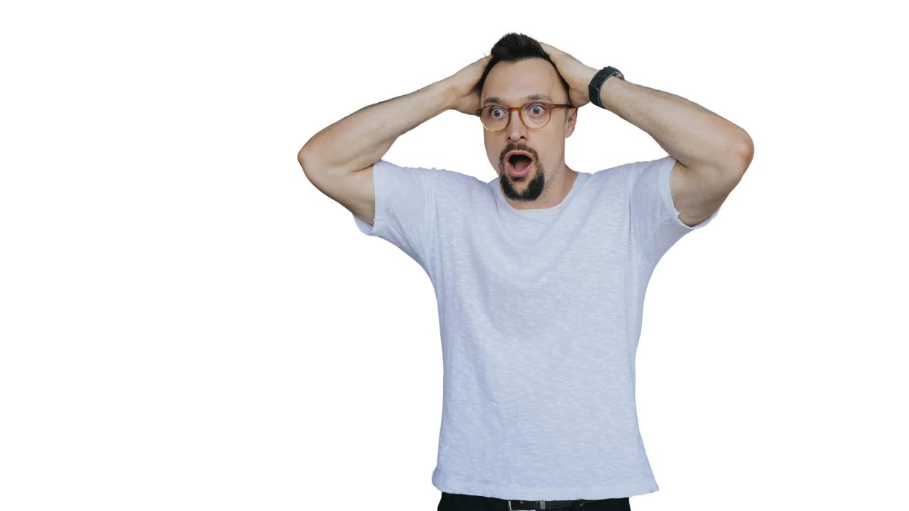 Tomáš Černovský se v údivu drží za hlavu