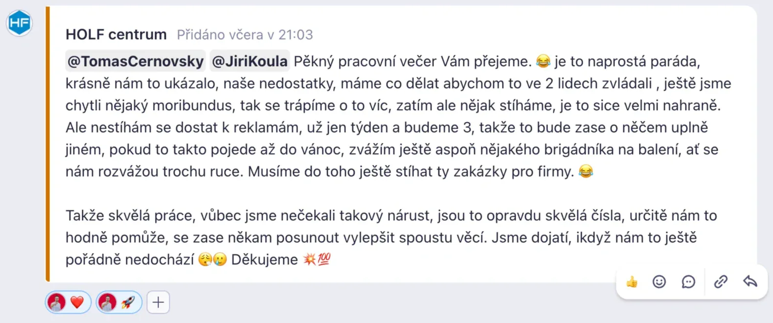 Reakce klienta na výsledky online marketingu pro e-shop – originální screenshot zprávy klienta Papa Martin ve Freelu z 21:03: je to naprostá paráda, vůbec jsme nečekali takový nárust, jsou to opravdu skvělá čísla, jsme dojatí, i když nám to ještě pořádně nedochází